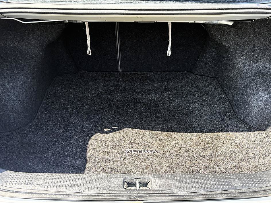 Used 2010 Radiant Silver Metallic Nissan 2.5 S image 9