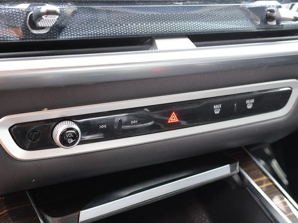 Used 2025 Black BMW xDrive40i image 39