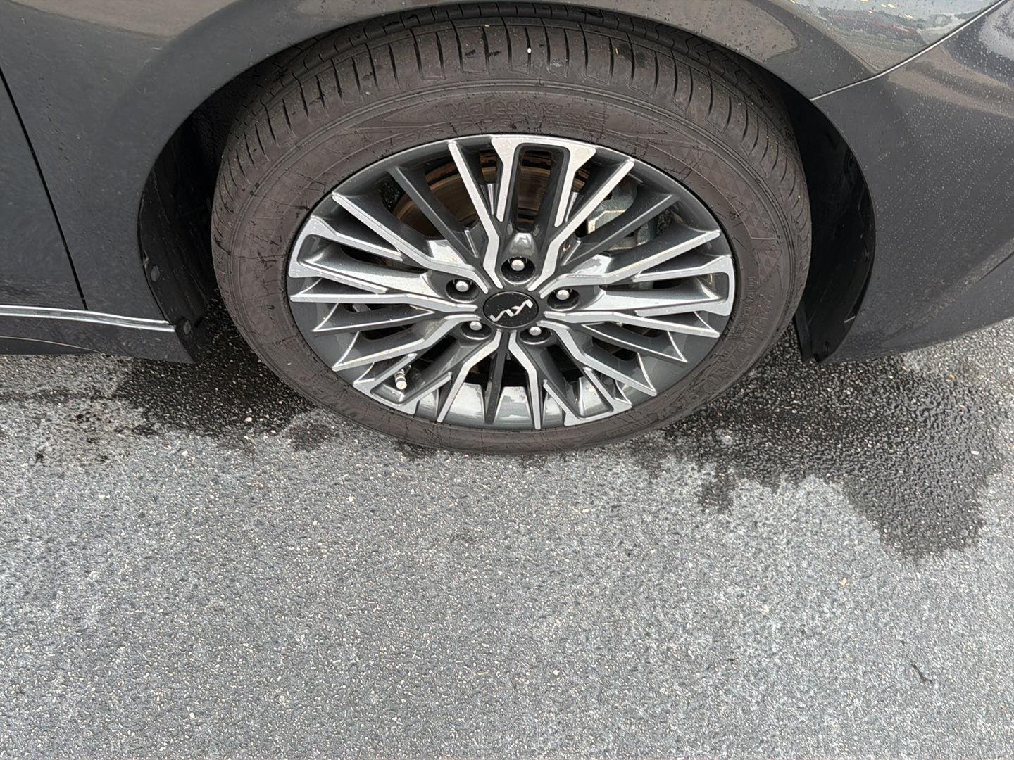 Used 2024 Gravity Gray Kia GT-Line image 38