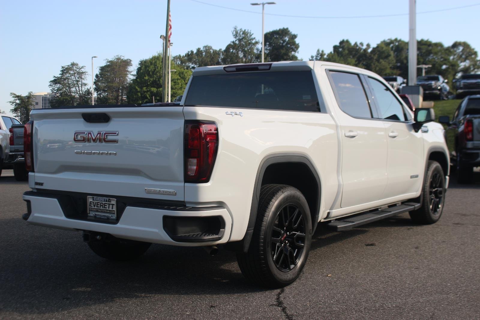 Used 2024 Summit White GMC Elevation image 7