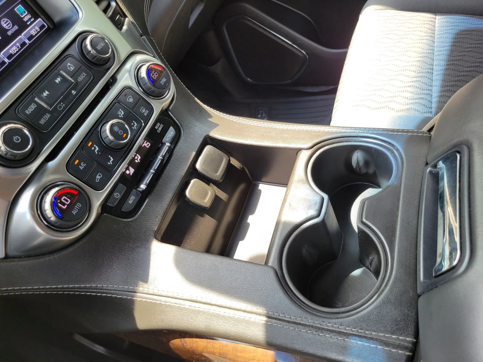 Used 2019 Summit White Chevrolet LS image 23