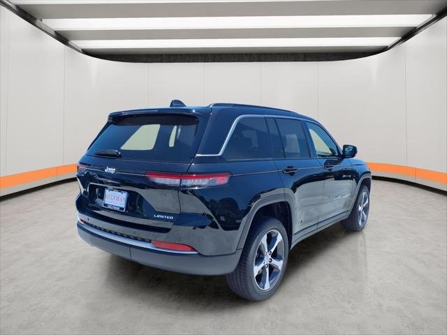 New 2026 Diamond Black Crystal Pearl-Coat Exterior Paint Jeep Limited image 6