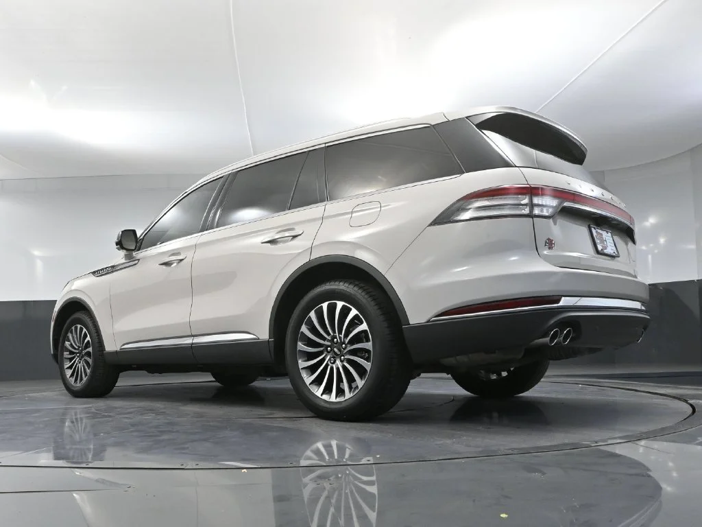 Used 2023 White Lincoln Reserve image 49