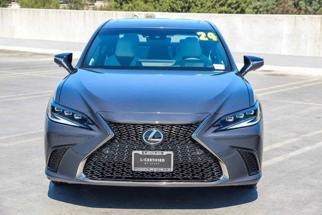 Used 2024 Gray Lexus 300h F SPORT Handling image 2