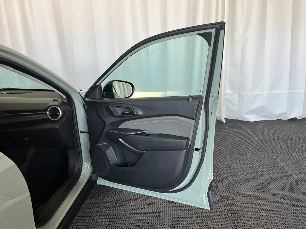 Used 2025 Green Chevrolet ACTIV image 18