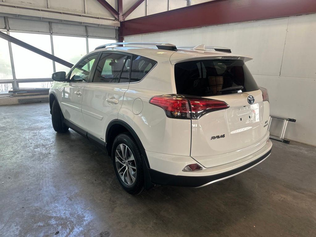 Used 2016 White Toyota XLE image 3