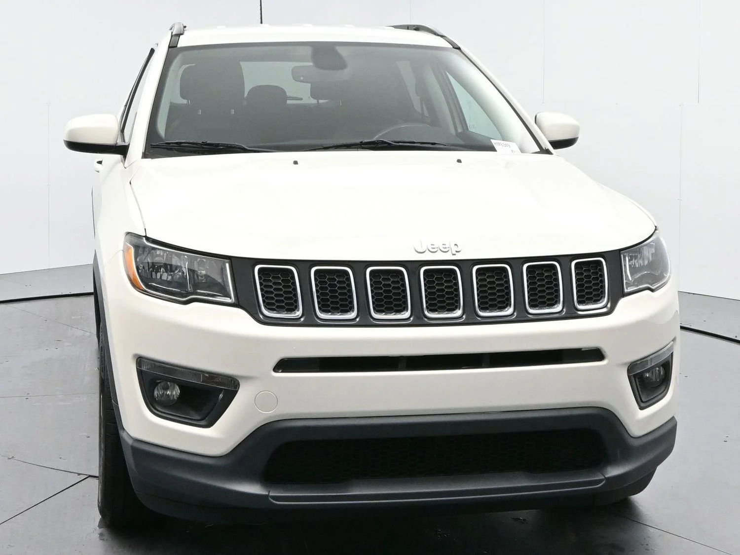 Used 2019 White Clearcoat Jeep Latitude image 2