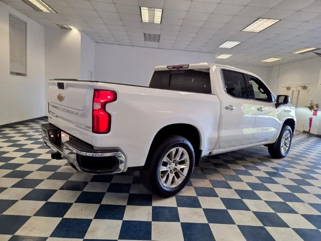 Used 2022 IRIDESCENT PEARL TRICOAT Chevrolet LTZ image 8