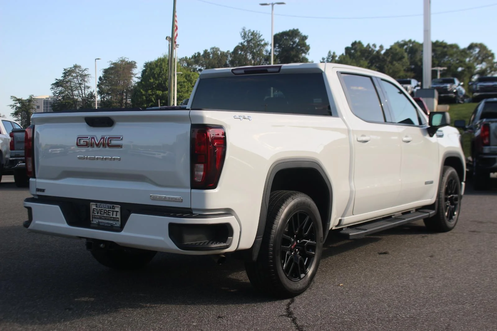 Used 2024 Summit White GMC Elevation image 7