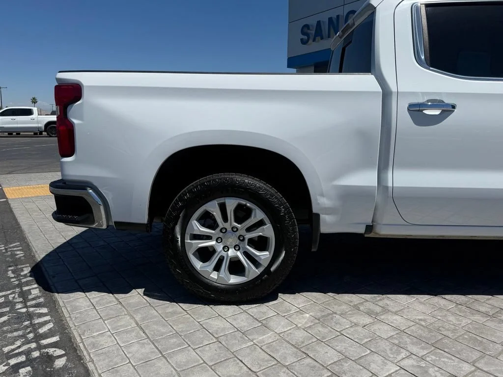 Used 2022 Summit White Chevrolet LTZ image 11