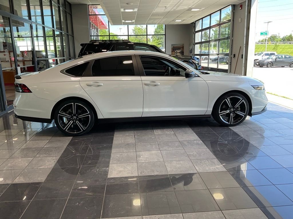 Used 2025 White Honda Sport image 6