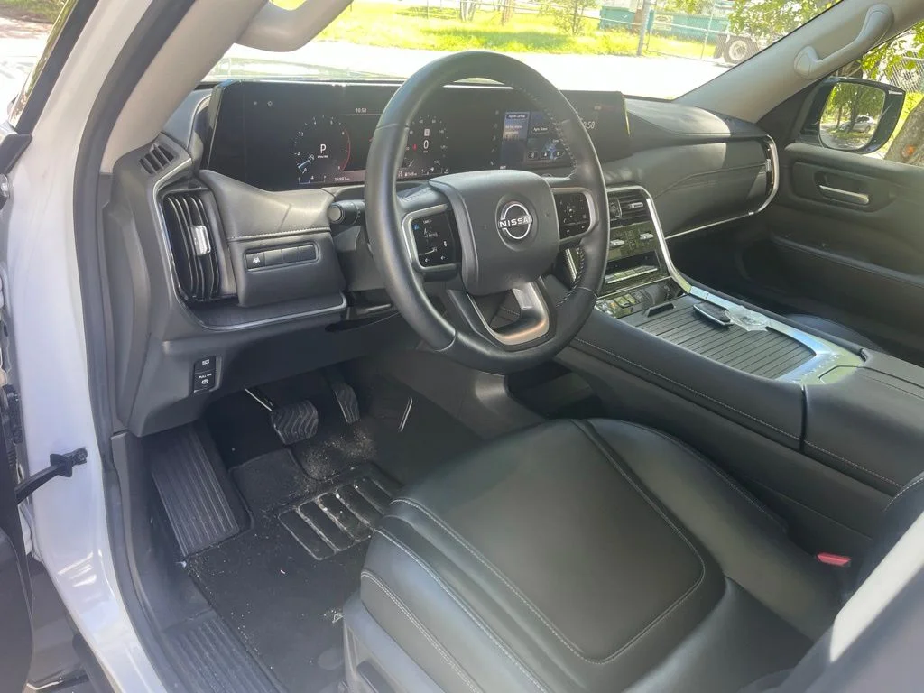 Used 2025 Aspen White Nissan SV image 6