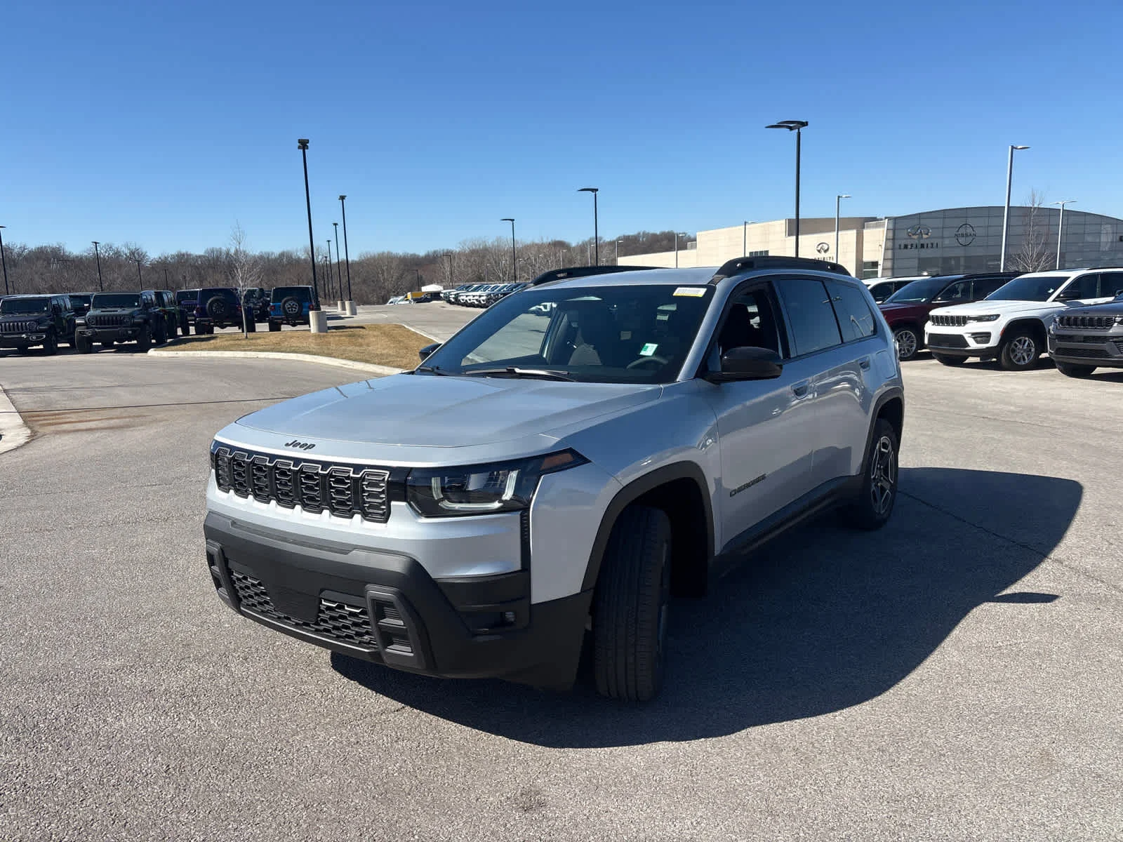 New 2026 Silver Zynith Clearcoat Jeep Laredo image 4