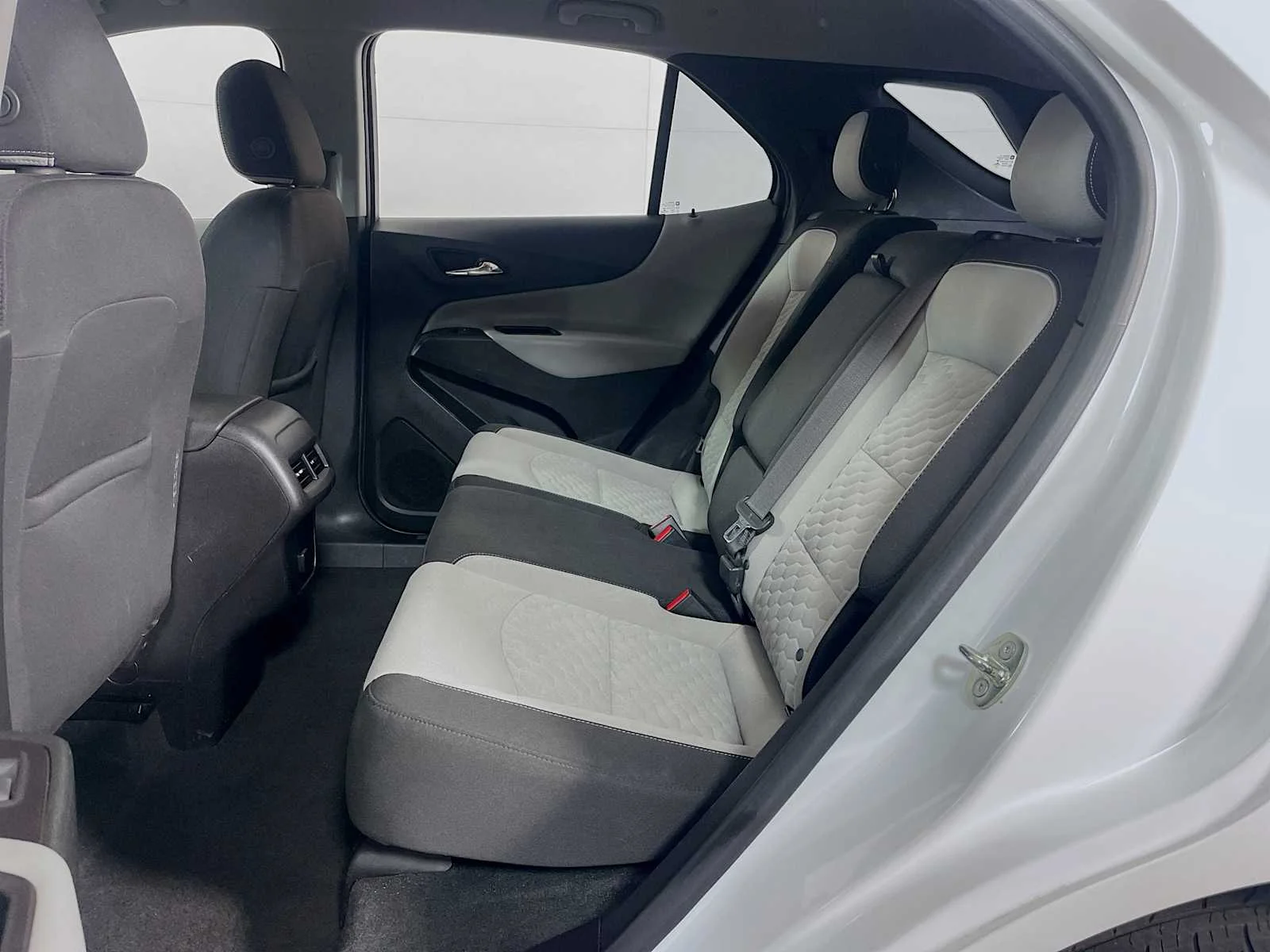 Used 2018 Summit White Chevrolet LS image 20