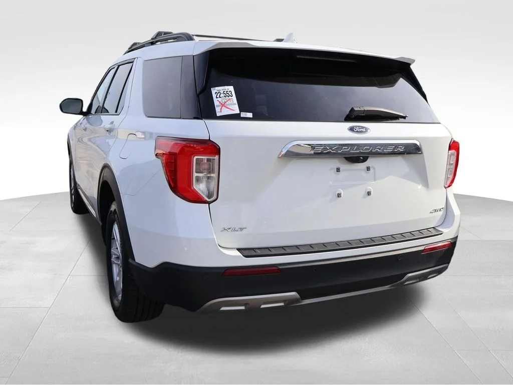 Used 2023 White Metallic Ford XLT image 18