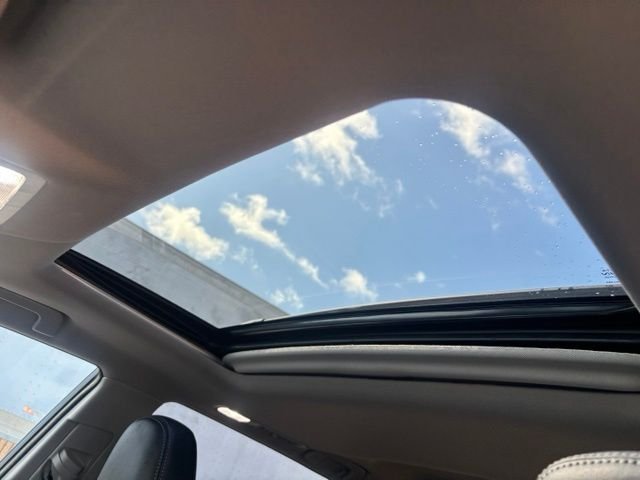 Used 2017 White Toyota SE image 10