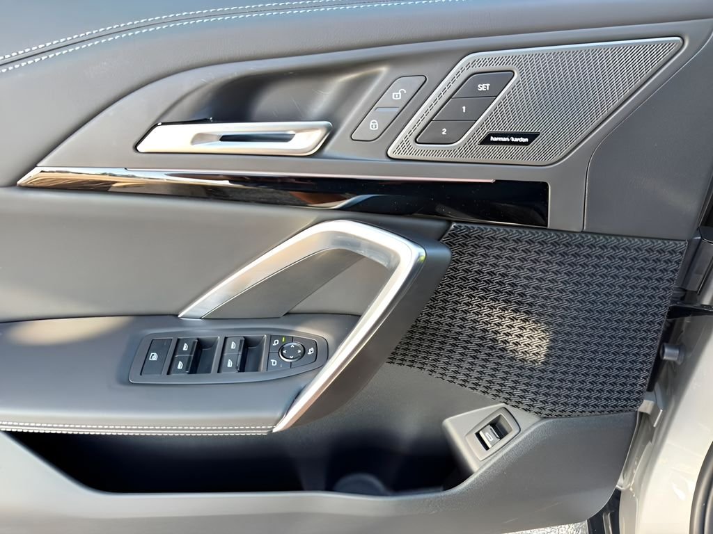 New 2026 Space Silver Metallic BMW xDrive28i image 12