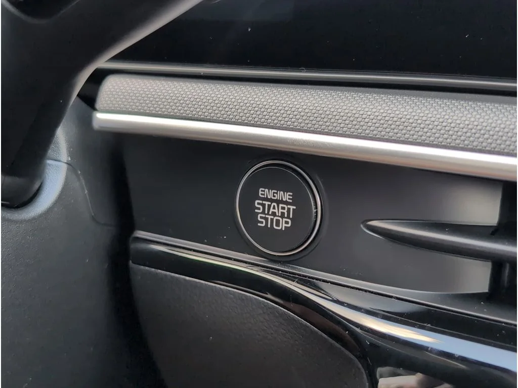 2025 Kia K5 LXS - Photo 17