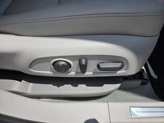 2023 GMC Acadia SLT - Photo 17