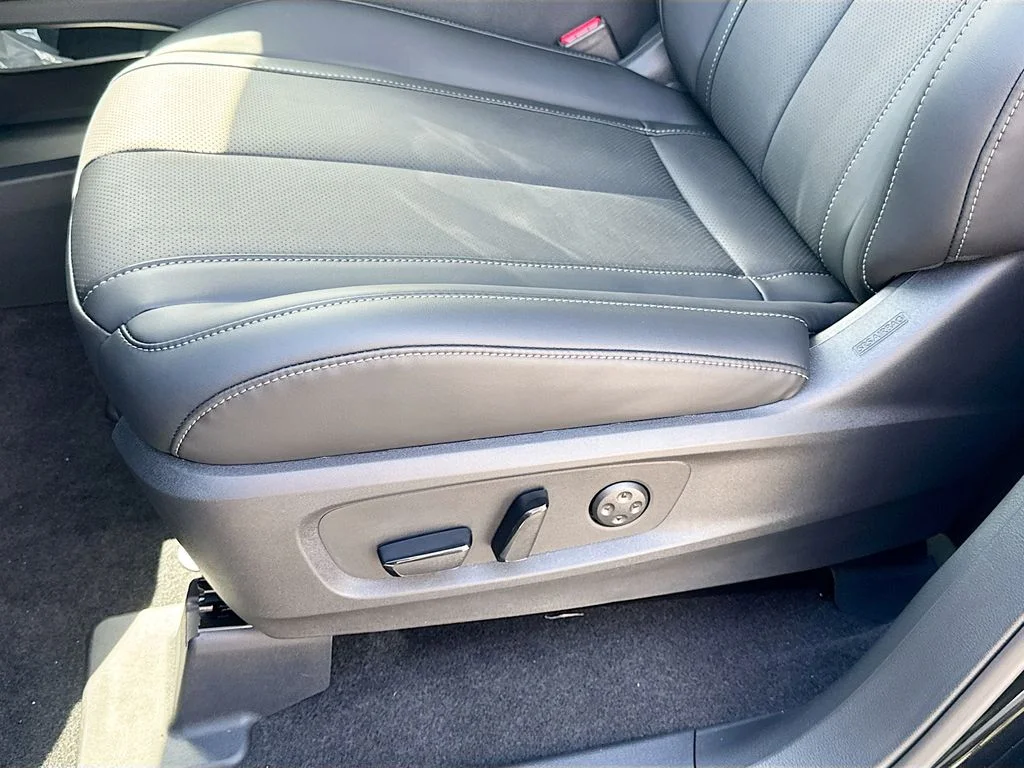 Used 2027 Black INFINITI LUXE image 21