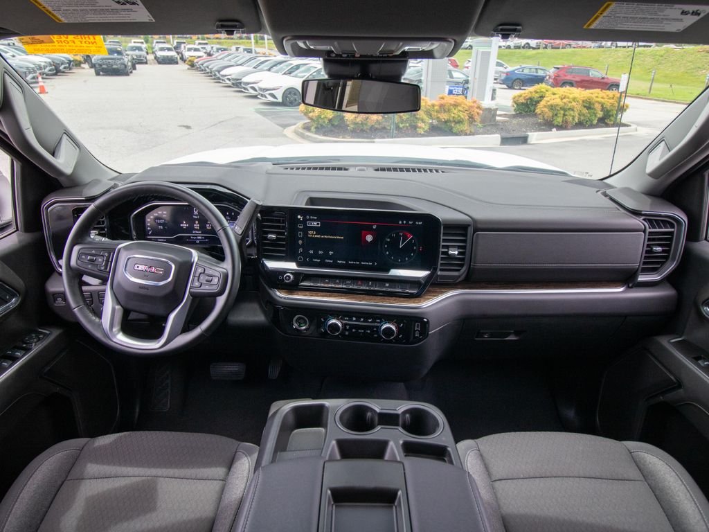 Used 2024 White GMC Elevation image 21