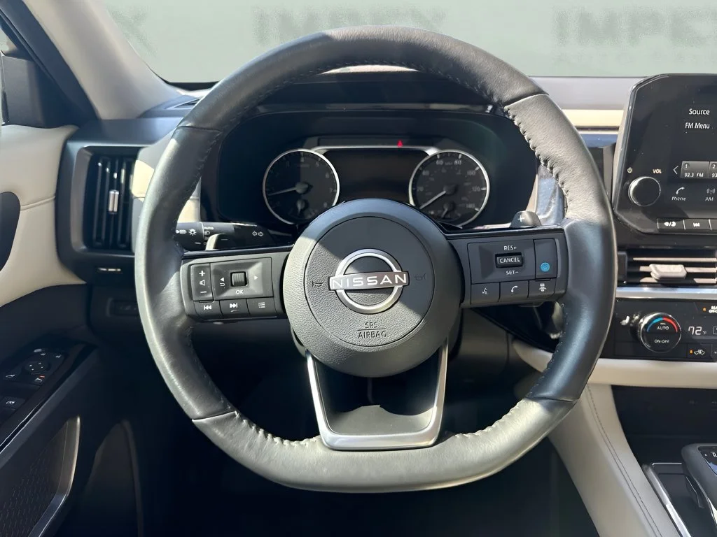 Used 2023 White Nissan SL image 17