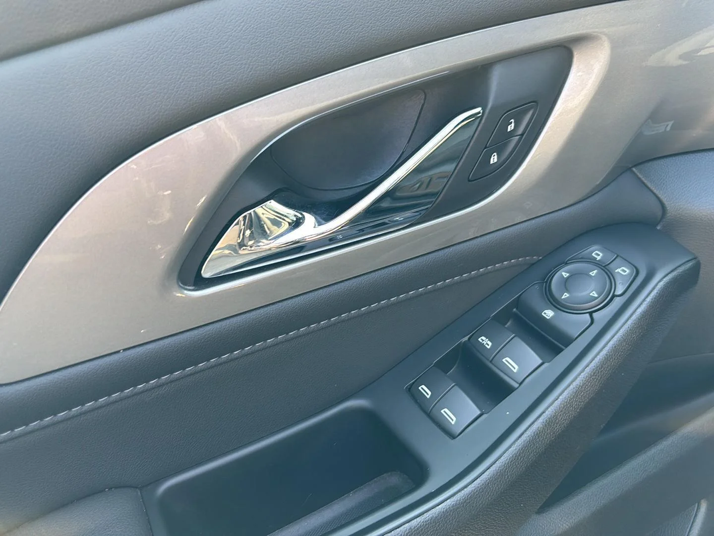 Used 2023 Mosaic Black Metallic Chevrolet LT Cloth image 14
