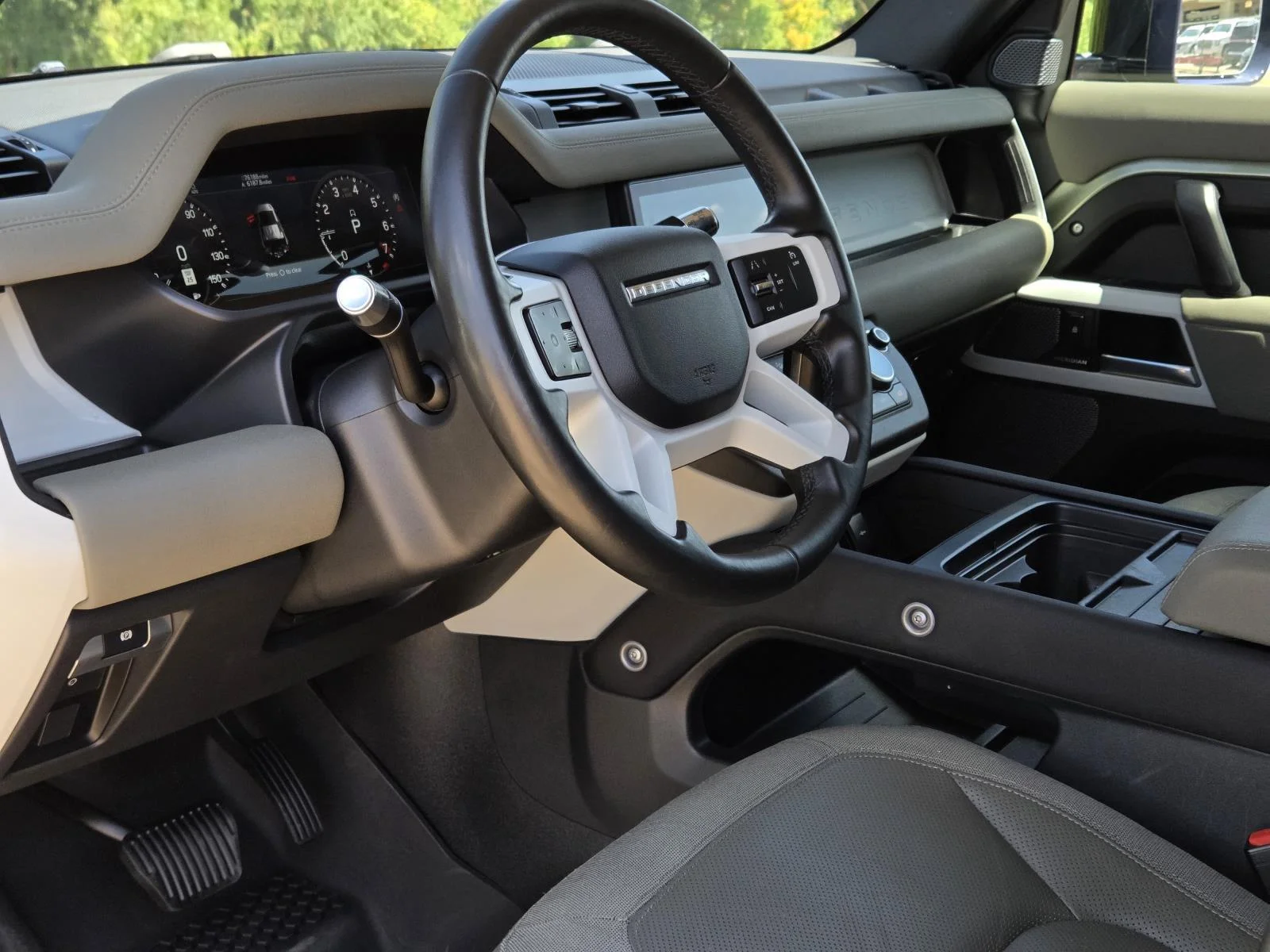 Used 2020 Pangea Green Metallic Land Rover SE image 36