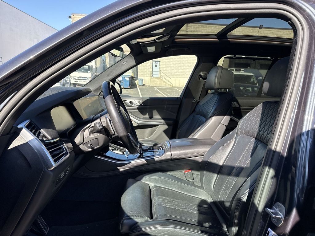 Used 2019 Gray Metallic BMW xDrive40i image 3