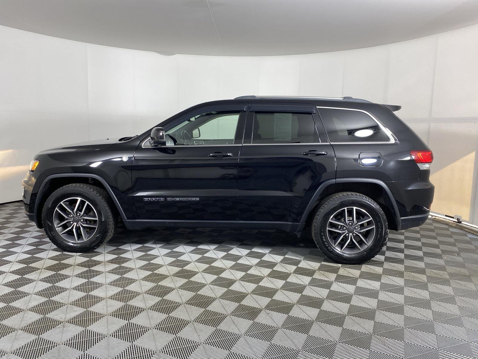 Used 2020 Diamond Black Crystal Pearlcoat Jeep North image 12