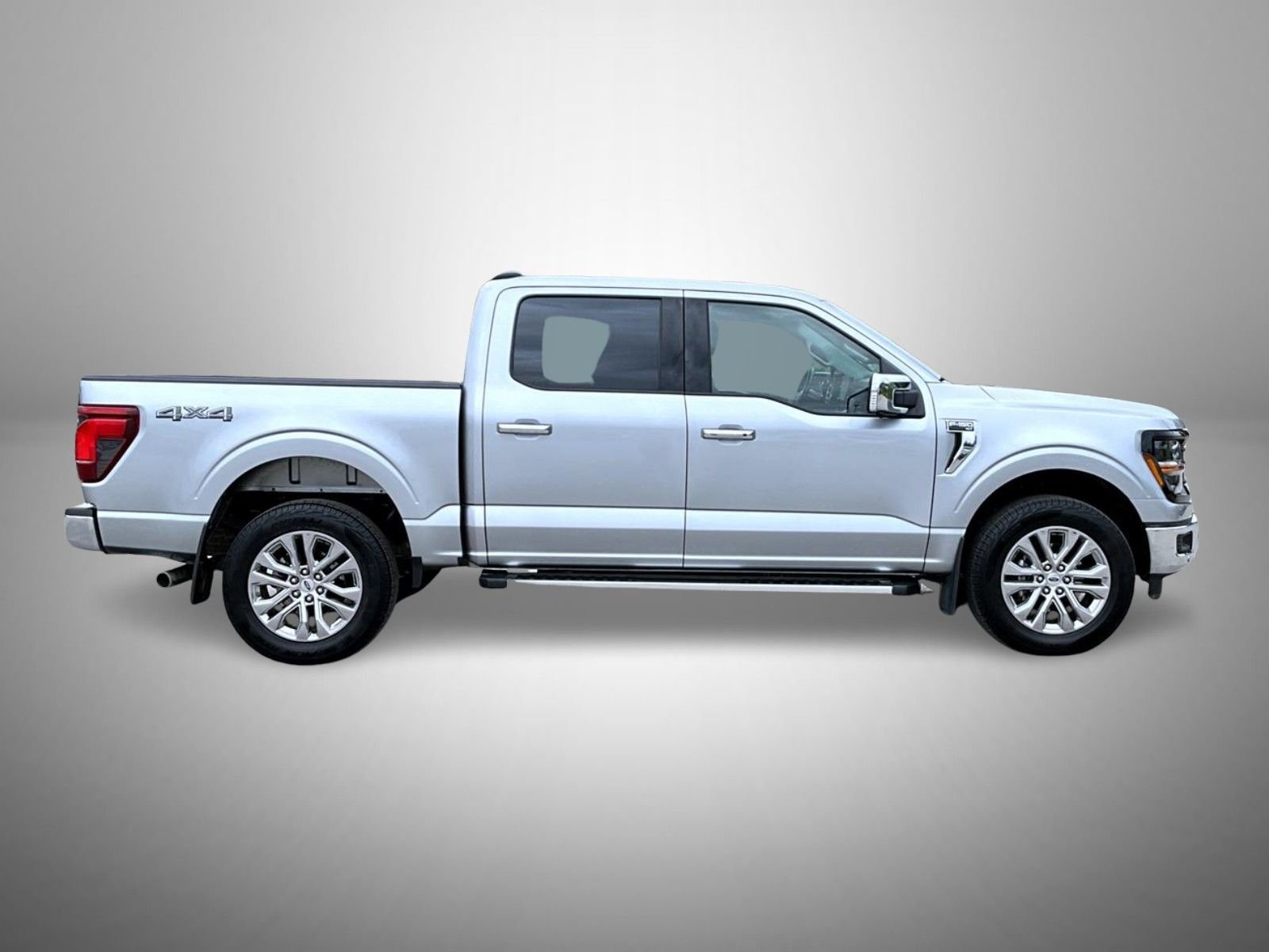 Used 2024 Silver Ford XLT image 4