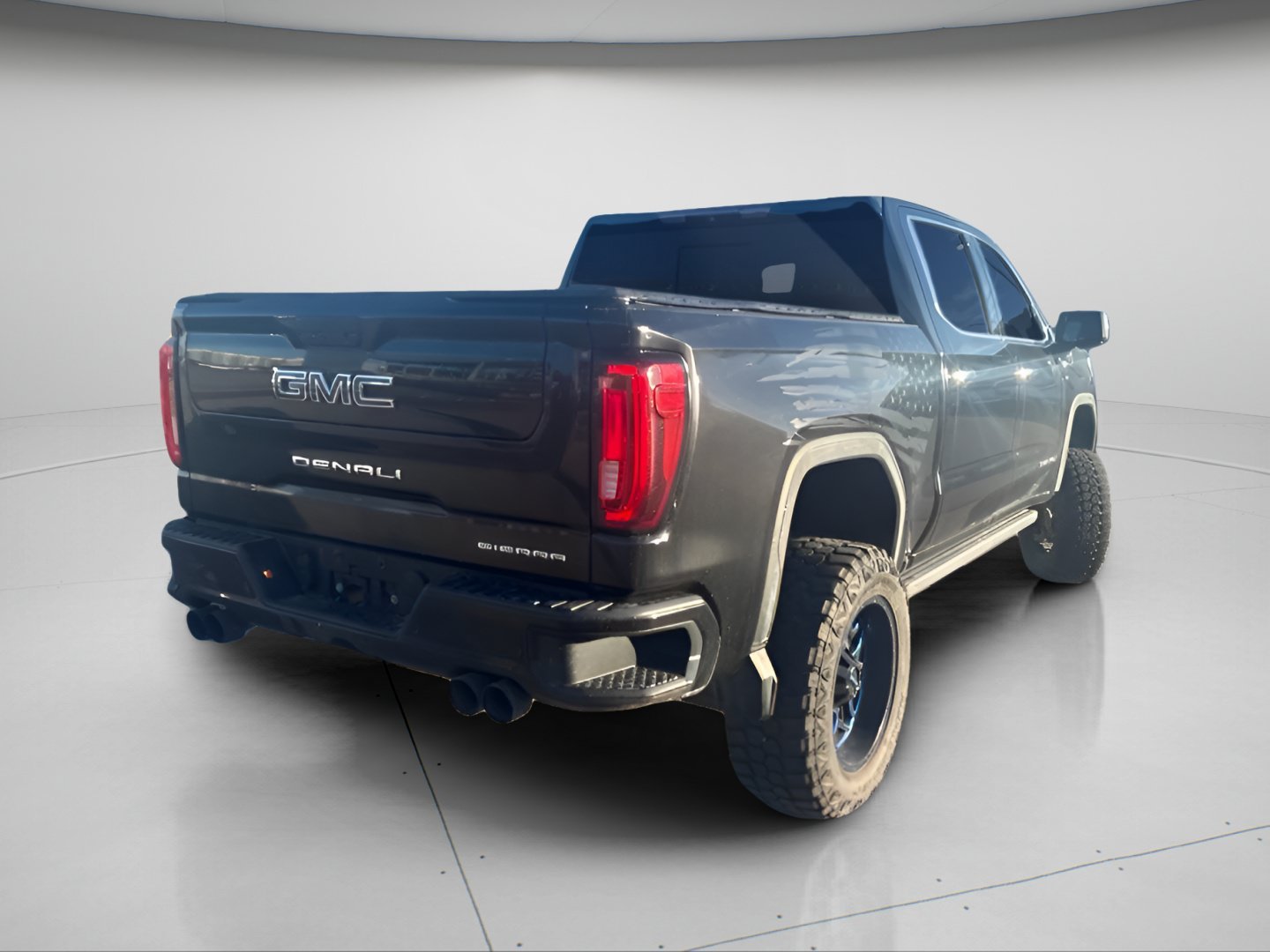 Used 2019 Onyx Black GMC Denali image 6