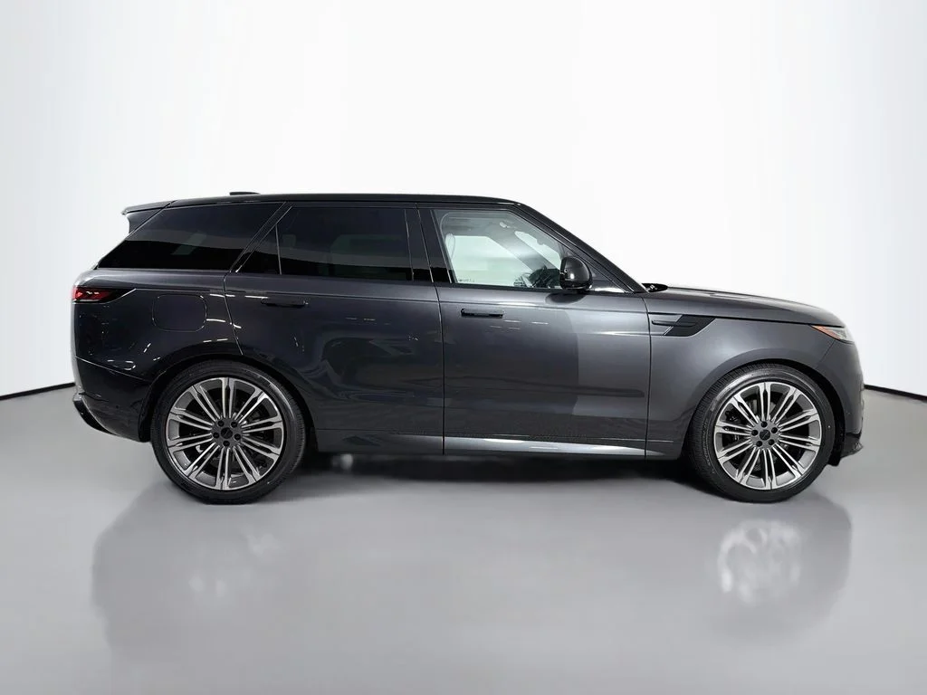 New 2026 Carpathian Grey Land Rover Dynamic SE image 4