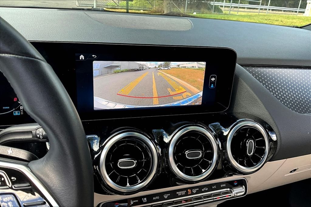 Certified Used 2025 White Mercedes-Benz GLA 250 image 23