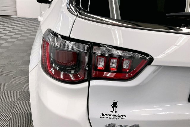 Used 2023 Bright White Clearcoat Jeep Latitude Lux image 35