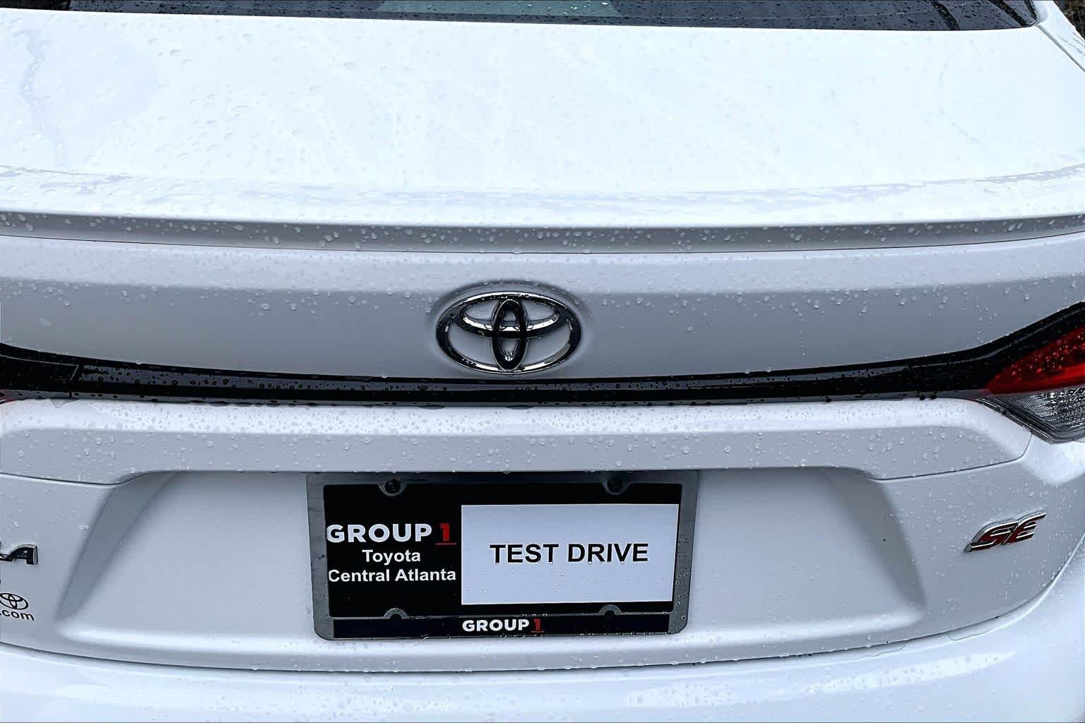 Used 2024 Ice Cap Toyota SE image 30