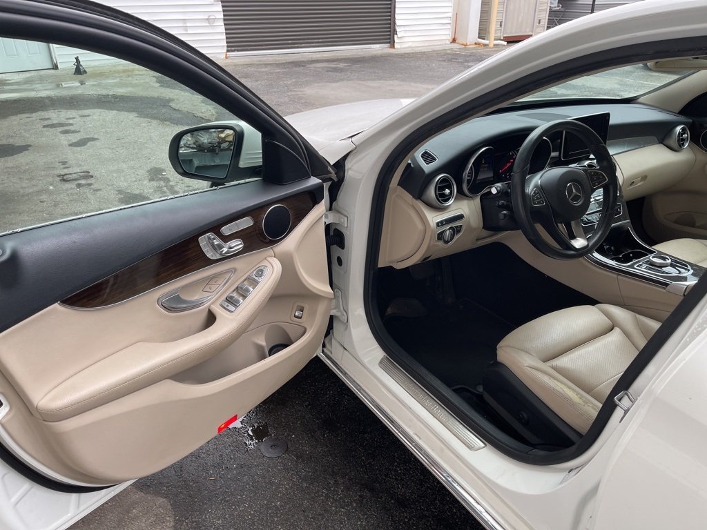 2017 Mercedes Benz C 300 4MATIC photo 4