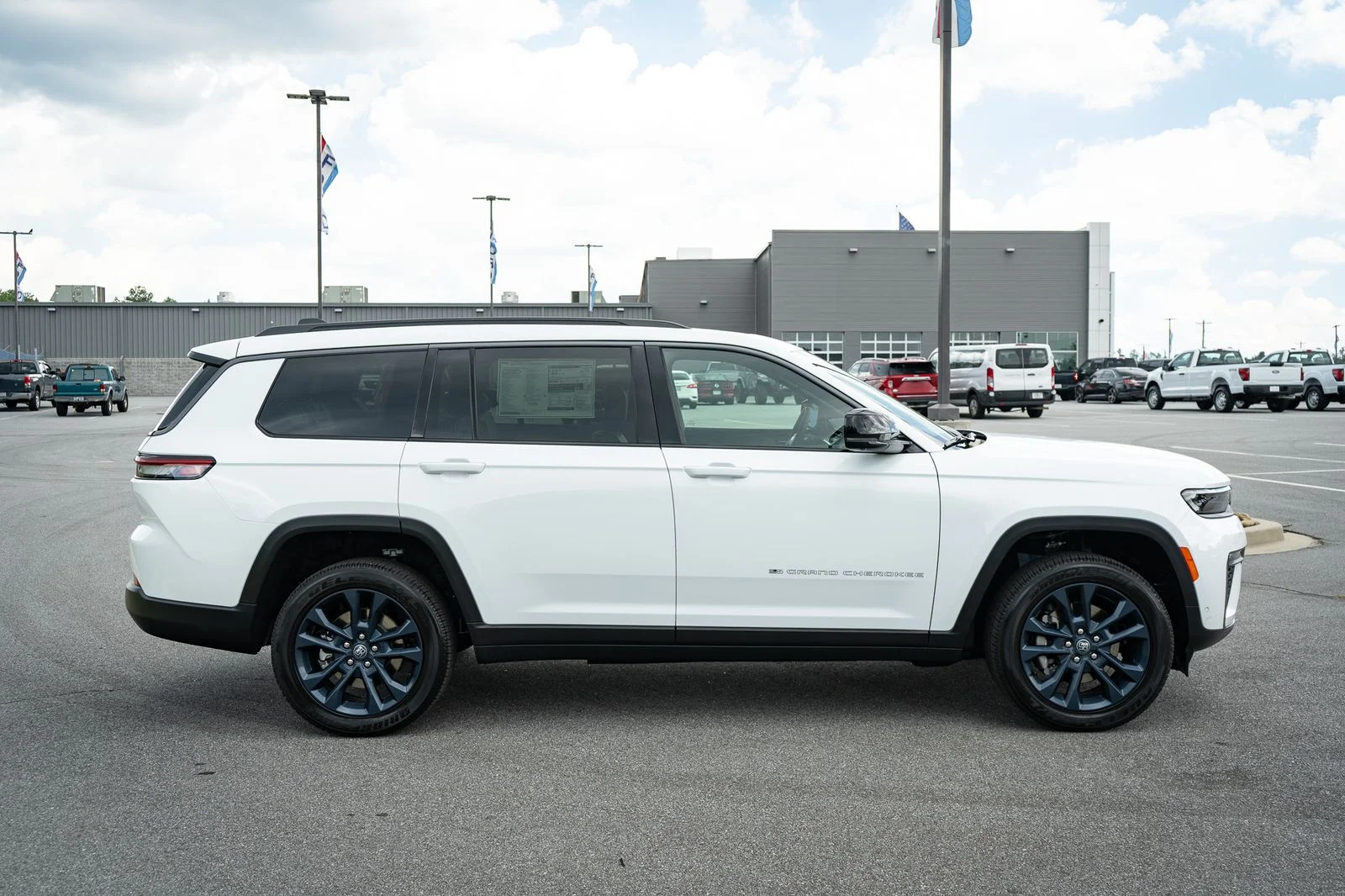 New 2026 White Jeep  image 11