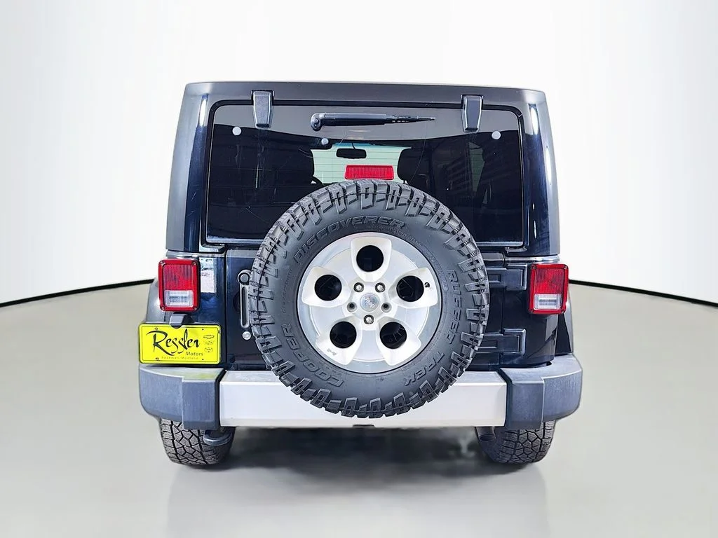 Used 2015 Black Jeep Unlimited Sahara image 7