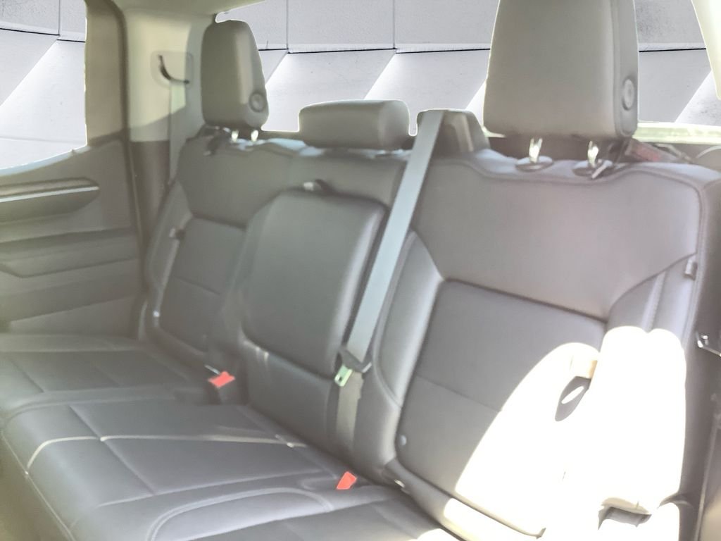 Used 2023 White GMC SLT image 18