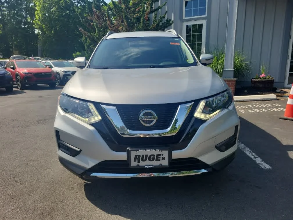 Used 2018 Brilliant Silver Nissan SV image 8