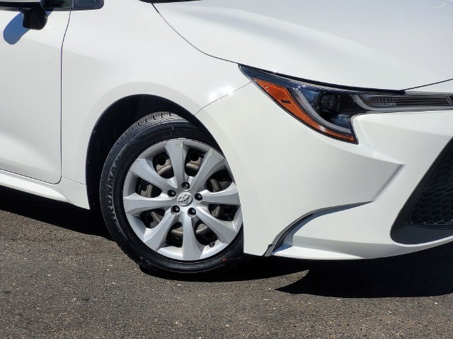 Used 2022 White Toyota LE image 9