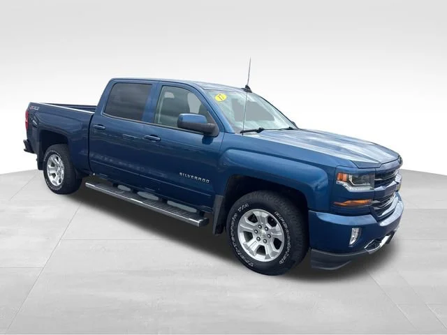 Used 2017 DEEP OCEAN BLUE METALLIC Chevrolet LT image 9