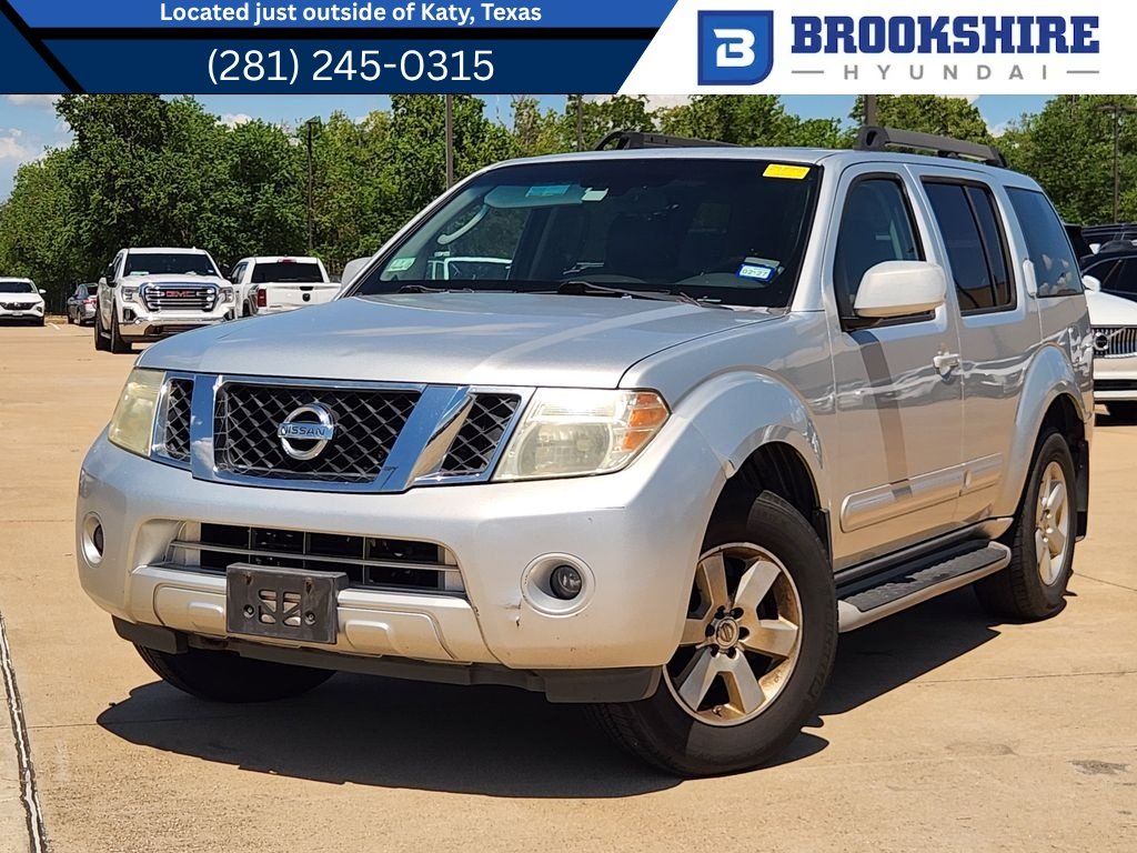 Used 2009 Silver Lightning Metallic Nissan SE image 1