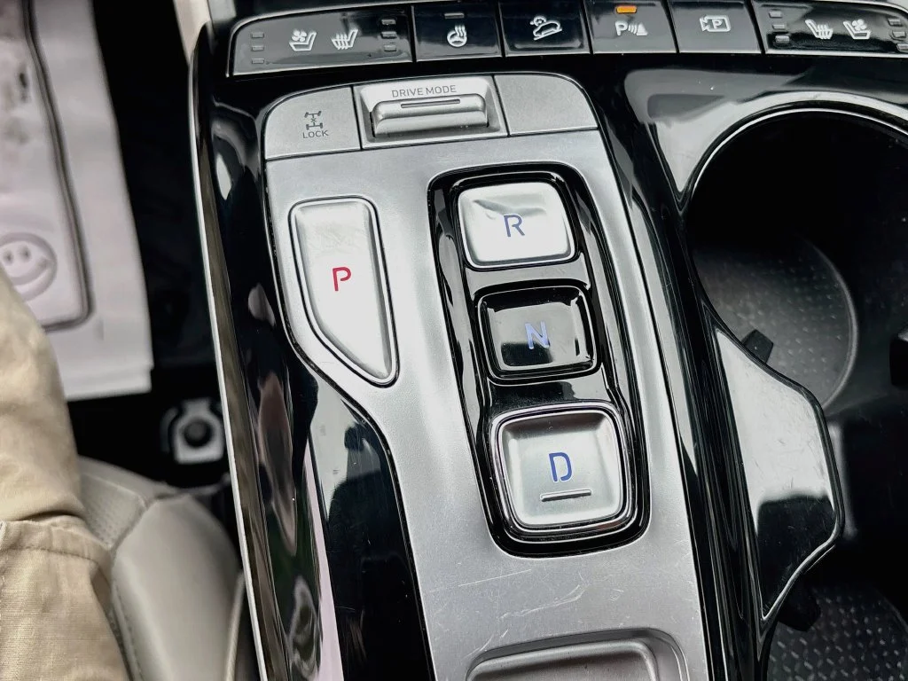 Used 2022 Quartz Hyundai Limited image 17
