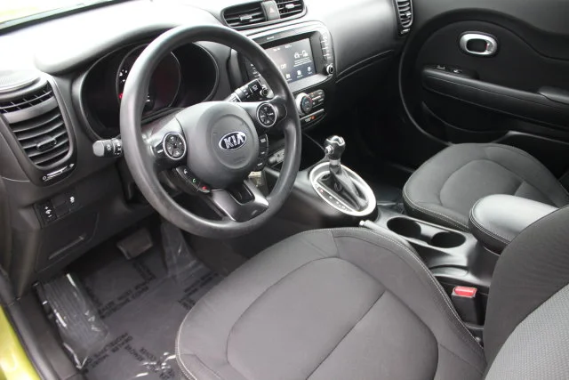 Used 2018 Green Kia Plus image 3