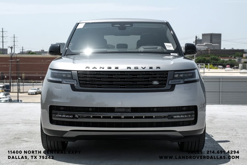 New 2026 1le Land Rover SE image 3