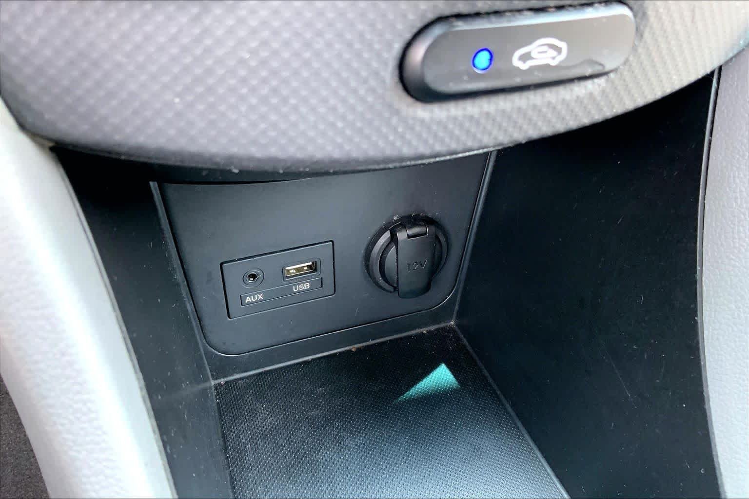 Used 2016 Ultra Black Pearl Hyundai SE image 31