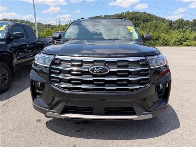 Used 2025 Agate Black FORD Active image 2