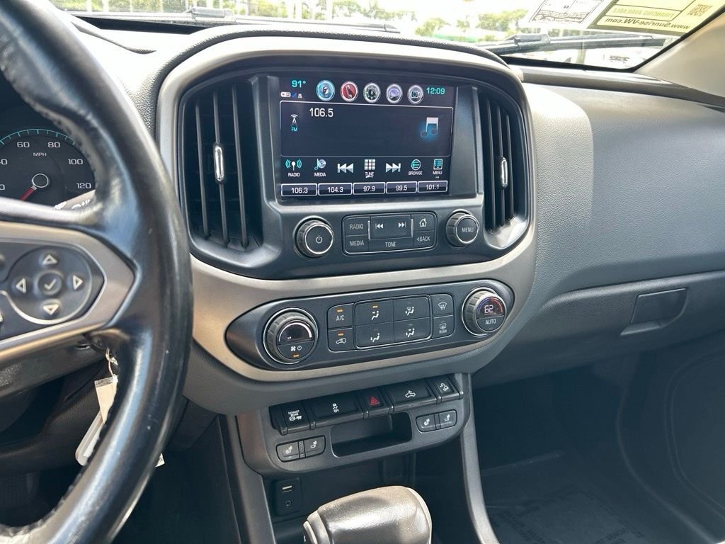 Used 2018 White Chevrolet Z71 image 30
